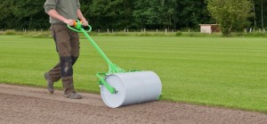 rouleau à gazon synthetique